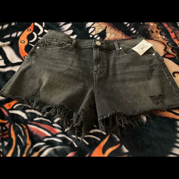Hudson Gemma Shorts - Picture 7 of 10